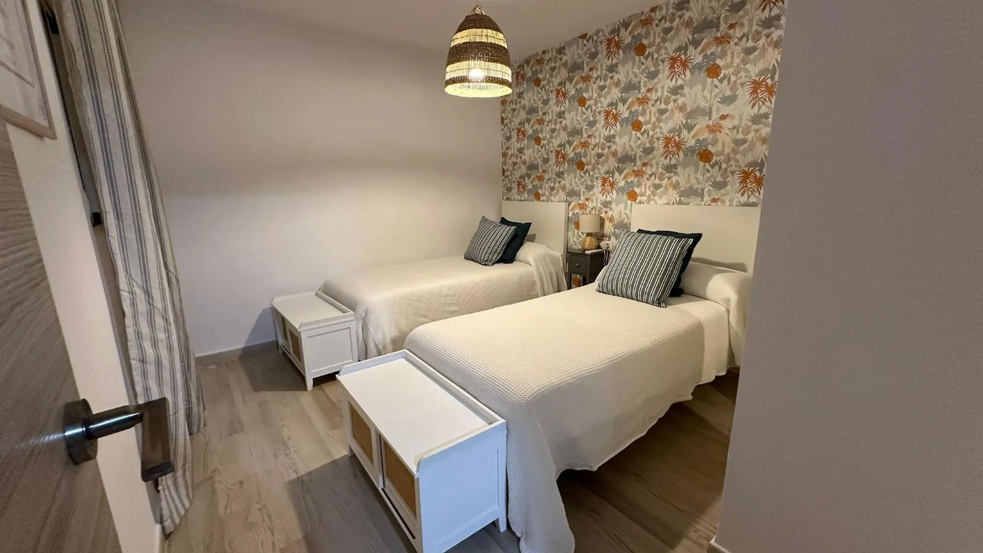 Benalmadena Beachside Apartment With Parking
