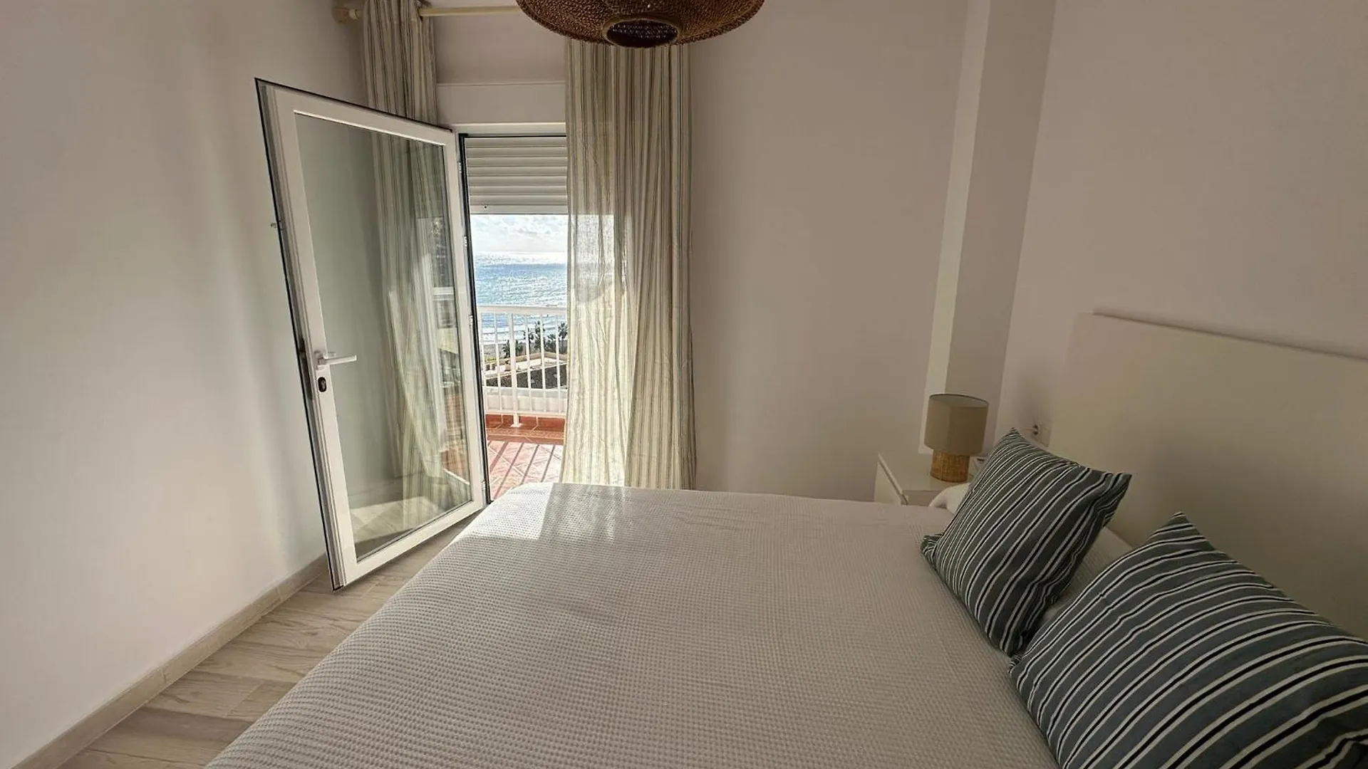 Benalmadena Beachside Apartment With Parking